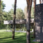 NEBRAU architektų namas pušyne su tamsiu ilgo formato klinkerio fasadu